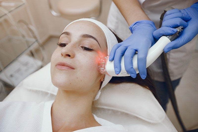 How Does RF Skin Tightening Work for a Youthful Look?